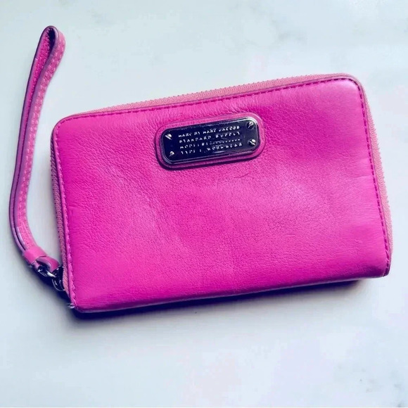 Marc by Marc Jacobs Pink Pebbled Leather Wristlet Wallet - Picture 1 of 5
